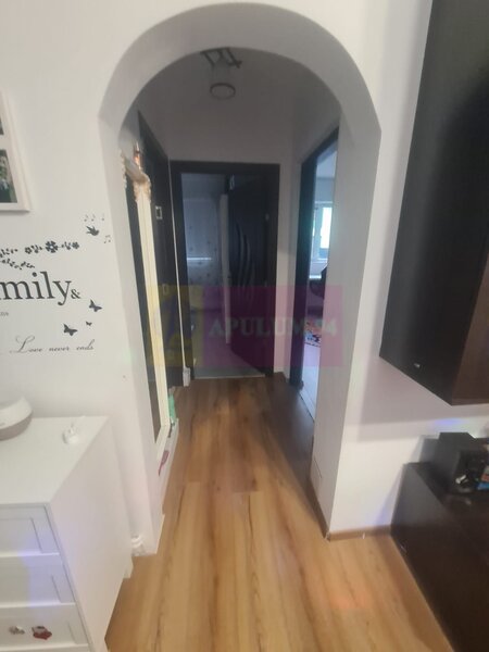 Apartament cu 3 camere de vanzare in Campina - Zona Cuza