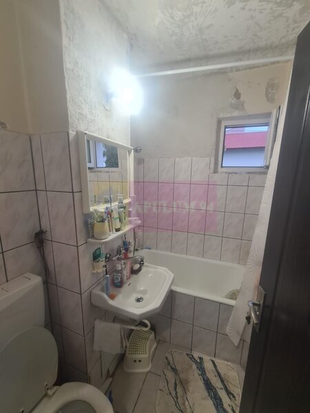 Apartament cu 3 camere de vanzare in Campina - Zona Cuza