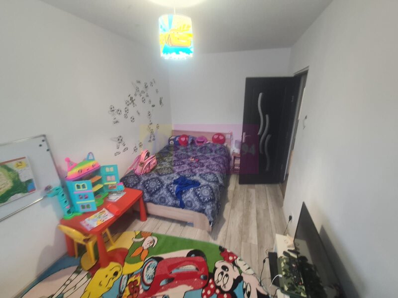 Apartament cu 3 camere de vanzare in Campina - Zona Cuza