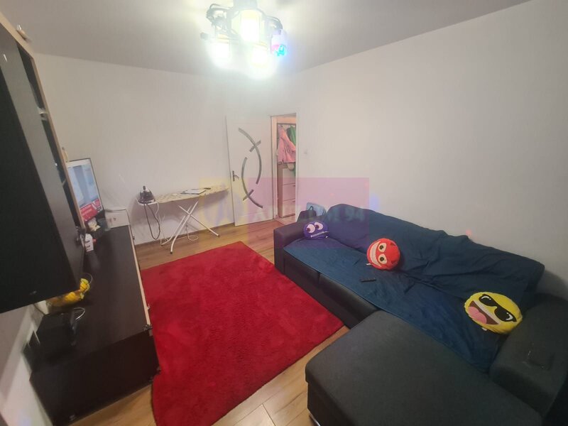 Apartament cu 3 camere de vanzare in Campina - Zona Cuza