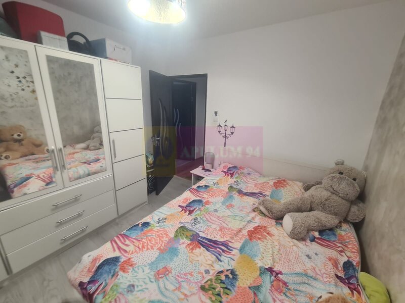 Apartament cu 3 camere de vanzare in Campina - Zona Cuza