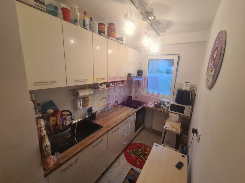 Apartament cu 3 camere de vanzare in Campina - Zona Cuza