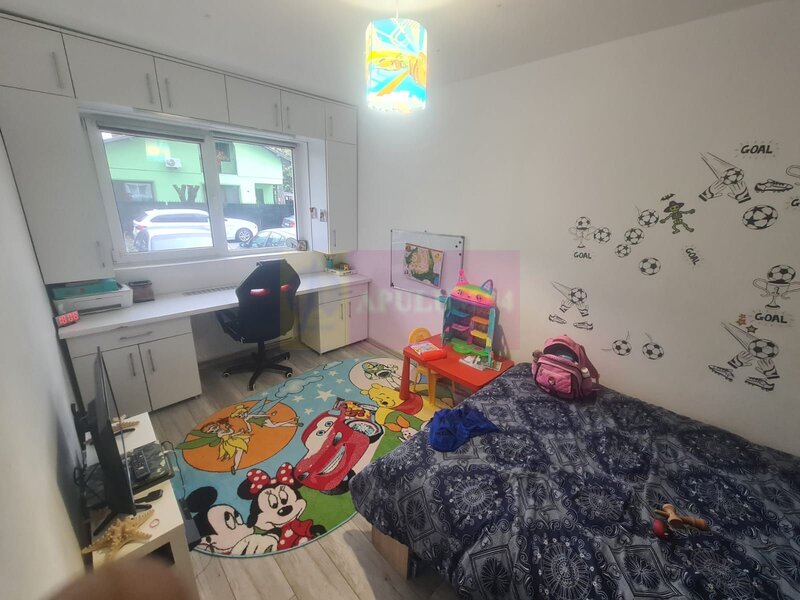 Apartament cu 3 camere de vanzare in Campina - Zona Cuza