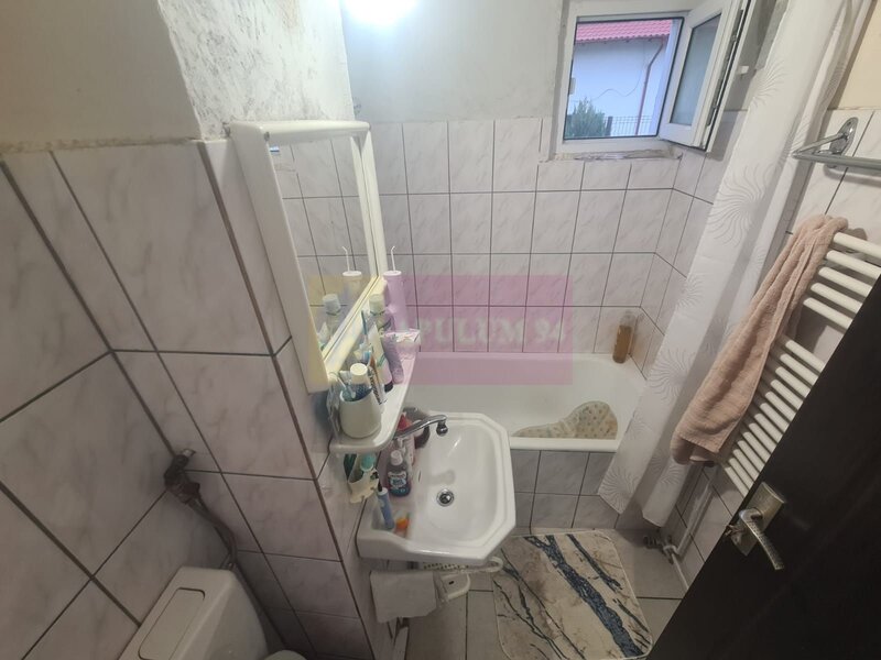 Apartament cu 3 camere de vanzare in Campina - Zona Cuza
